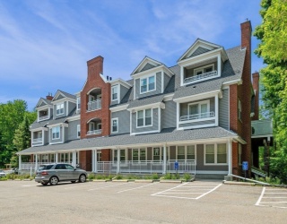 1732 Main Street, Concord, Massachusetts, 2 Bedrooms Bedrooms, 4 Rooms Rooms,2 BathroomsBathrooms,Residential,For Sale,Main Street,73537971