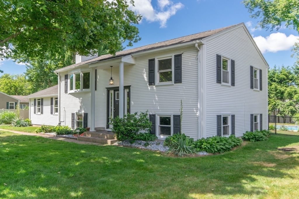 123 Mallard Circle, Agawam, Massachusetts, 5 Bedrooms Bedrooms, 9 Rooms Rooms,1.5 BathroomsBathrooms,Residential,For Sale,Mallard Circle,73537779