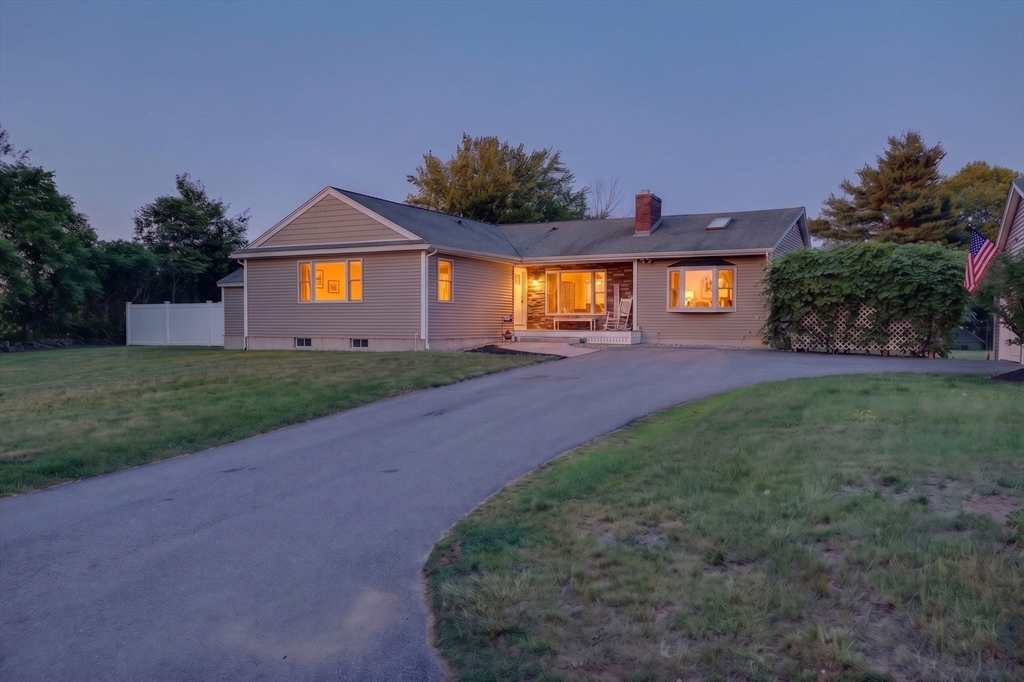 38 Brown Ave, Lunenburg, Massachusetts, 3 Bedrooms Bedrooms, 9 Rooms Rooms,3 BathroomsBathrooms,Residential,For Sale,Brown Ave,73537984