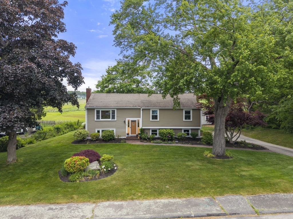 18 Liberty Rd, Marshfield, Massachusetts, 3 Bedrooms Bedrooms, 7 Rooms Rooms,2 BathroomsBathrooms,Residential,For Sale,Liberty Rd,73538111