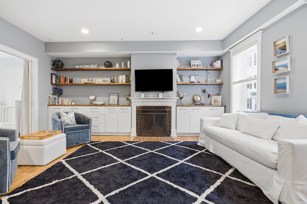 35 Winthrop Street, Boston, Massachusetts, 3 Bedrooms Bedrooms, 5 Rooms Rooms,2 BathroomsBathrooms,Residential,For Sale,Winthrop Street,73538097