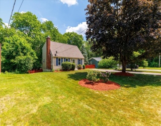 14 Aldea Ave, Dudley, Massachusetts, 4 Bedrooms Bedrooms, 10 Rooms Rooms,1.5 BathroomsBathrooms,Residential,For Sale,Aldea Ave,73538305
