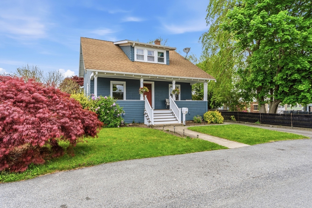 48 Thelma Ave, Somerset, Massachusetts, 3 Bedrooms Bedrooms, 8 Rooms Rooms,1.5 BathroomsBathrooms,Residential,For Sale,Thelma Ave,73515696