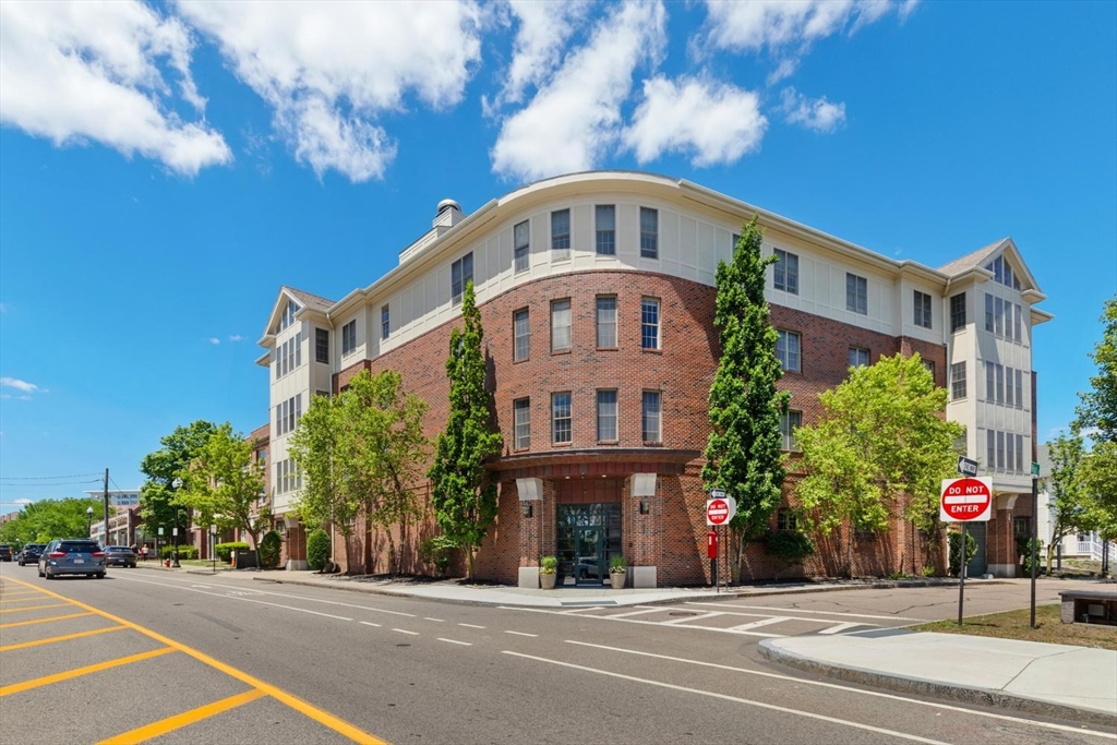 106 Washington St, Quincy, Massachusetts, 2 Bedrooms Bedrooms, 5 Rooms Rooms,2.5 BathroomsBathrooms,Residential,For Sale,Washington St,73538262