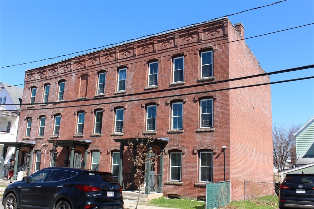 85-89 Fifth St, Montague, Massachusetts, 18 Bedrooms Bedrooms, 32 Rooms Rooms,7 BathroomsBathrooms,Residential Income,For Sale,Fifth St,73538244