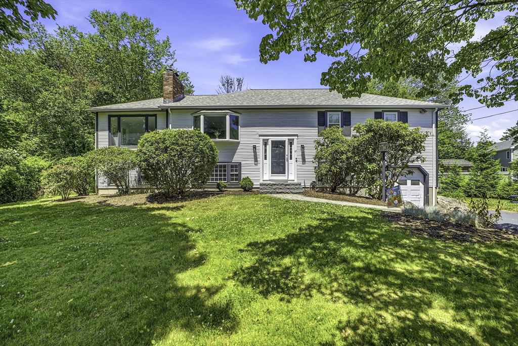 17 Eric Ln, North Attleboro, Massachusetts, 3 Bedrooms Bedrooms, 9 Rooms Rooms,2 BathroomsBathrooms,Residential,For Sale,Eric Ln,73538285
