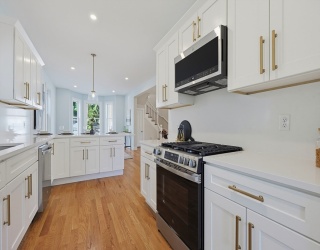 26 Pleasant St, Beverly, Massachusetts, 3 Bedrooms Bedrooms, 6 Rooms Rooms,2 BathroomsBathrooms,Residential,For Sale,Pleasant St,73537967
