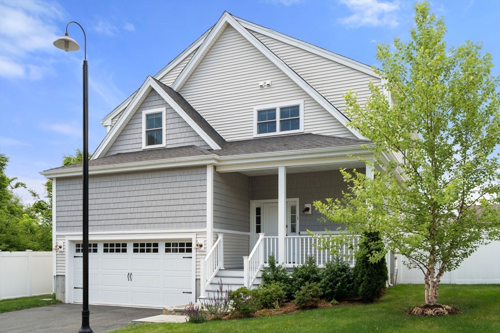 1 Sumner Street, Norfolk, Massachusetts, 3 Bedrooms Bedrooms, 6 Rooms Rooms,2.5 BathroomsBathrooms,Residential,For Sale,Sumner Street,73538213