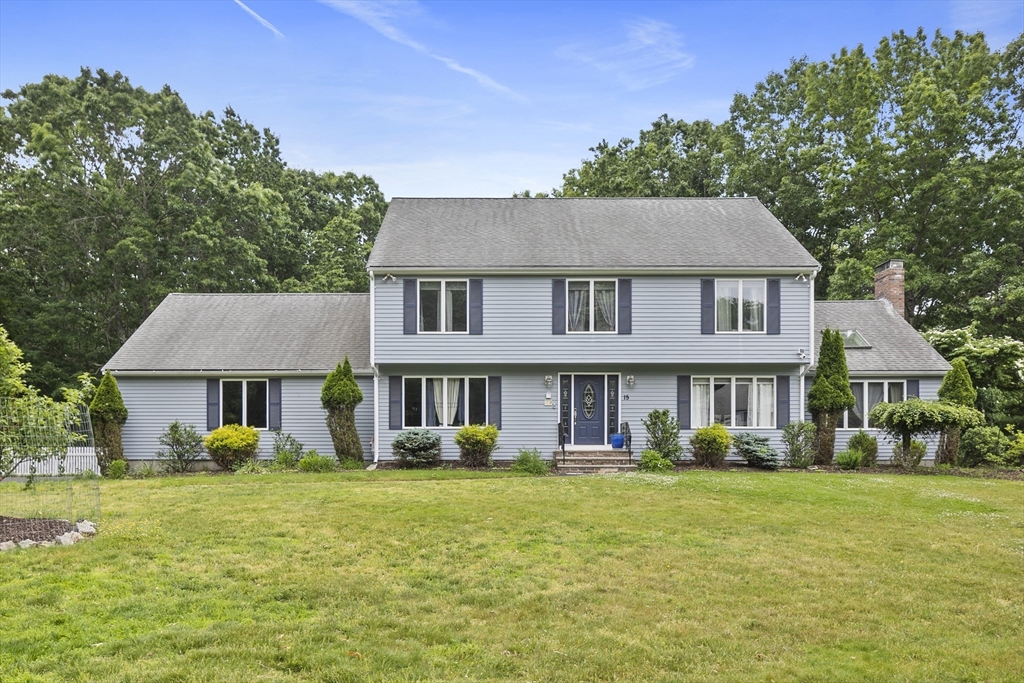 15 Juniper Road, Sharon, Massachusetts, 4 Bedrooms Bedrooms, 10 Rooms Rooms,2.5 BathroomsBathrooms,Residential,For Sale,Juniper Road,73537892
