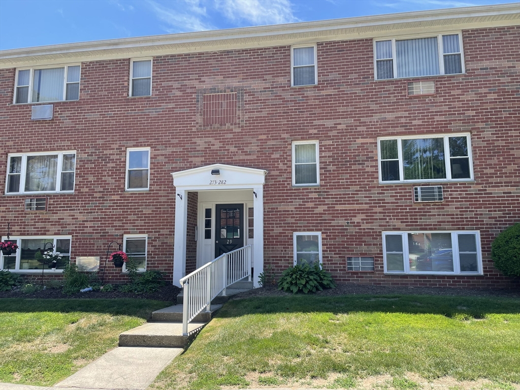 282 Regency Park Dr, Agawam, Massachusetts, 1 Bedroom Bedrooms, 3 Rooms Rooms,1 BathroomBathrooms,Residential,For Sale,Regency Park Dr,73538138