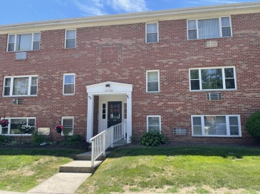 282 Regency Park Dr, Agawam, Massachusetts, 1 Bedroom Bedrooms, 3 Rooms Rooms,1 BathroomBathrooms,Residential,For Sale,Regency Park Dr,73538138