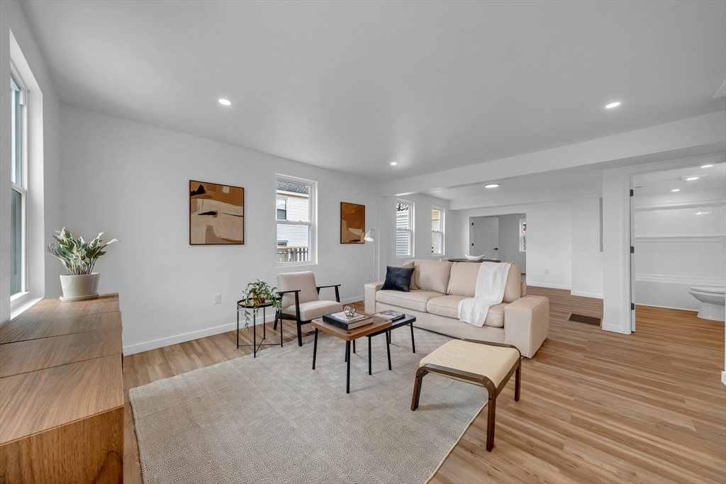 21 Oliver Street, Lowell, Massachusetts, 3 Bedrooms Bedrooms, 9 Rooms Rooms,2 BathroomsBathrooms,Residential Lease,For Rent,Oliver Street,73538310
