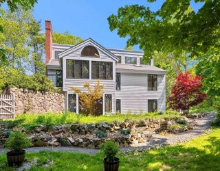3 Whitman Pl, Beverly, Massachusetts, 5 Bedrooms Bedrooms, 6 Rooms Rooms,3 BathroomsBathrooms,Residential,For Sale,Whitman Pl,73523903