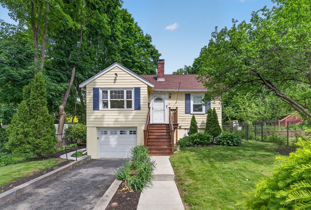 4 Irving St, Stoneham, Massachusetts, 3 Bedrooms Bedrooms, 6 Rooms Rooms,2.5 BathroomsBathrooms,Residential,For Sale,Irving St,73530036