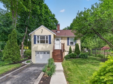 4 Irving St, Stoneham, Massachusetts, 3 Bedrooms Bedrooms, 6 Rooms Rooms,2.5 BathroomsBathrooms,Residential,For Sale,Irving St,73530036 4 Irving St, Stoneham, Massachusetts, 3 Bedrooms Bedrooms, 6 Rooms Rooms,2.5 BathroomsBathrooms,Residential,For Sale,Irving St,73530036