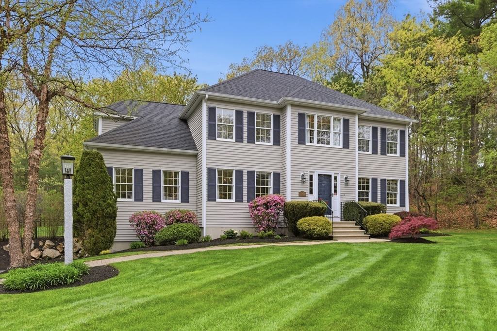 14 Park Street, North Reading, Massachusetts, 4 Bedrooms Bedrooms, 14 Rooms Rooms,2.5 BathroomsBathrooms,Residential,For Sale,Park Street,73517403