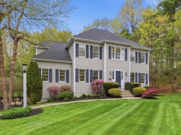 14 Park Street, North Reading, Massachusetts, 4 Bedrooms Bedrooms, 14 Rooms Rooms,2.5 BathroomsBathrooms,Residential,For Sale,Park Street,73517403