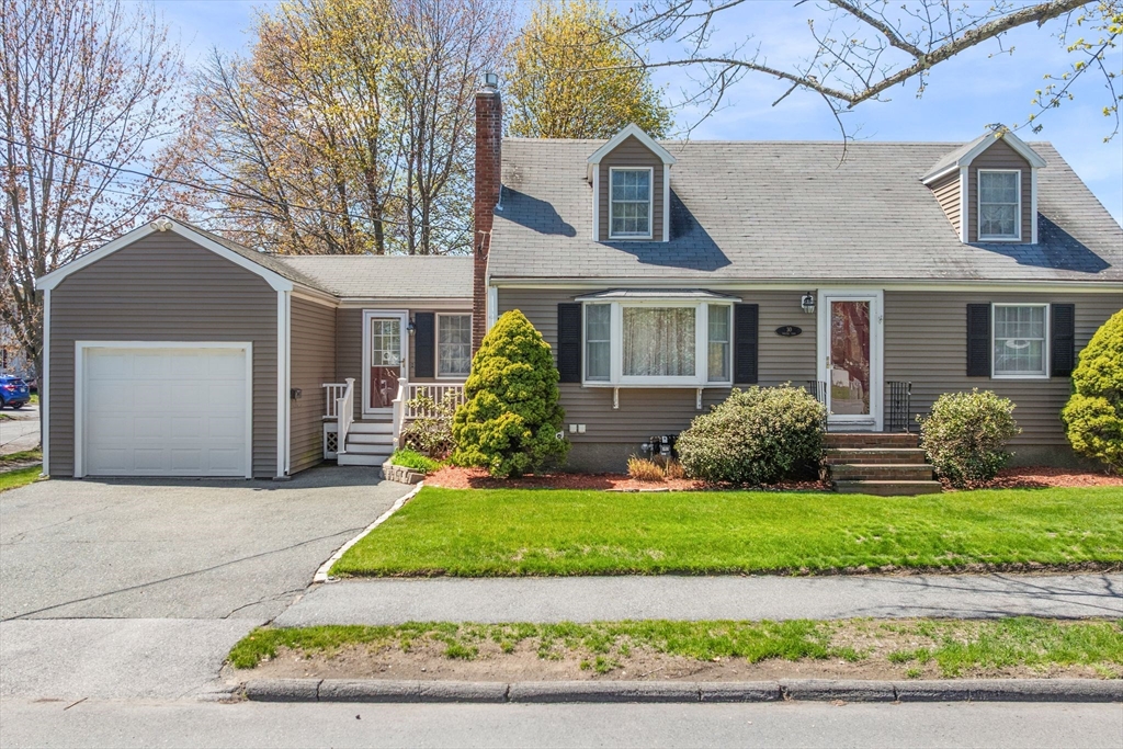 30 Walter Rd, Danvers, Massachusetts, 3 Bedrooms Bedrooms, 7 Rooms Rooms,2 BathroomsBathrooms,Residential,For Sale,Walter Rd,73513372
