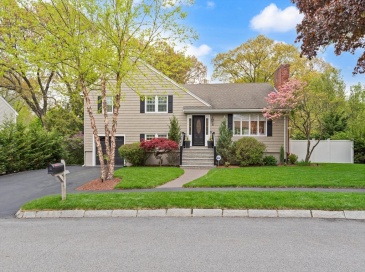 21 Buckingham Drive, Reading, Massachusetts, 3 Bedrooms Bedrooms, 7 Rooms Rooms,2.5 BathroomsBathrooms,Residential,For Sale,Buckingham Drive,73518776