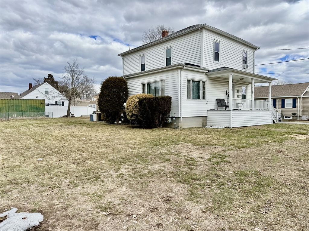 123 Puffer Ave, Swansea, Massachusetts, 4 Bedrooms Bedrooms, 8 Rooms Rooms,2 BathroomsBathrooms,Residential Income,For Sale,Puffer Ave,73487063