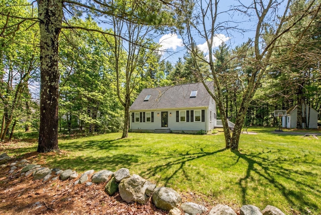 25 King St, Norfolk, Massachusetts, 3 Bedrooms Bedrooms, 8 Rooms Rooms,2 BathroomsBathrooms,Residential,For Sale,King St,73493318
