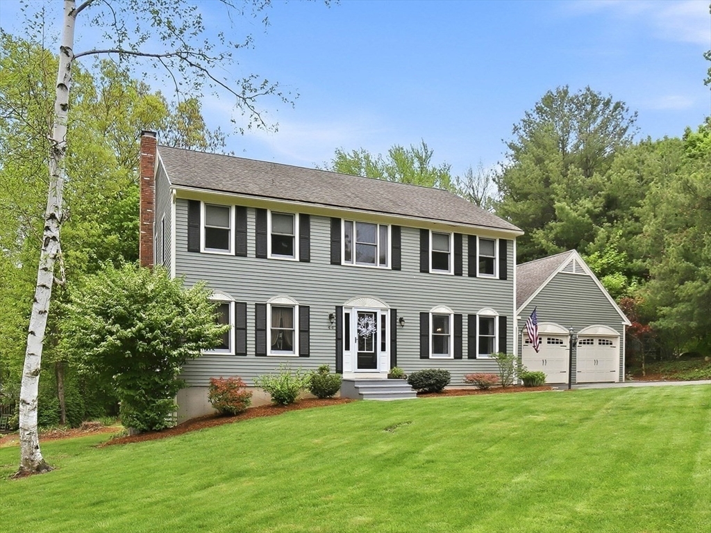 44 Park St, Shrewsbury, Massachusetts, 4 Bedrooms Bedrooms, 9 Rooms Rooms,3.5 BathroomsBathrooms,Residential,For Sale,Park St,73520412