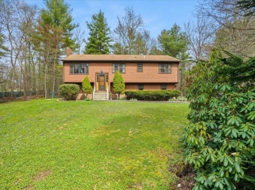 237 Oak St, Norton, Massachusetts, 3 Bedrooms Bedrooms, 9 Rooms Rooms,2.5 BathroomsBathrooms,Residential,For Sale,Oak St,73506130