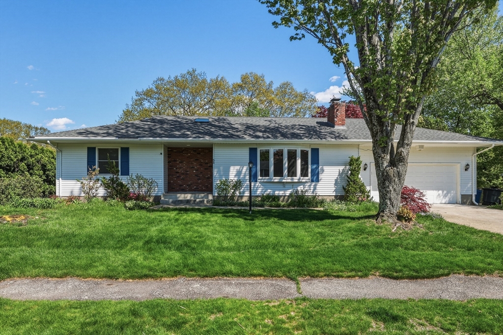 35 Chestnut Hill, South Hadley, Massachusetts, 2 Bedrooms Bedrooms, 7 Rooms Rooms,2.5 BathroomsBathrooms,Residential,For Sale,Chestnut Hill,73512994