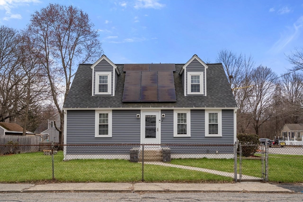 2 Pond St, Uxbridge, Massachusetts, 4 Bedrooms Bedrooms, 9 Rooms Rooms,1 BathroomBathrooms,Residential,For Sale,Pond St,73498651