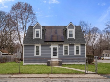 2 Pond St, Uxbridge, Massachusetts, 4 Bedrooms Bedrooms, 9 Rooms Rooms,1 BathroomBathrooms,Residential,For Sale,Pond St,73498651
