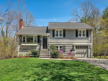 72 Oakcrest Rd, Needham, Massachusetts, 4 Bedrooms Bedrooms, 8 Rooms Rooms,2 BathroomsBathrooms,Residential,For Sale,Oakcrest Rd,73508705