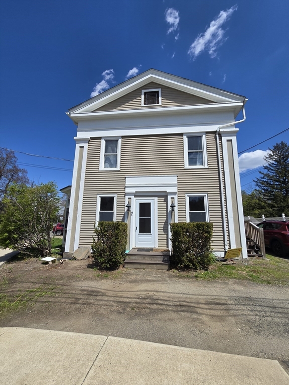 15 Main Street, Williamsburg, Massachusetts, 2 Bedrooms Bedrooms, 4 Rooms Rooms,1 BathroomBathrooms,Residential Lease,For Rent,Main Street,73515567