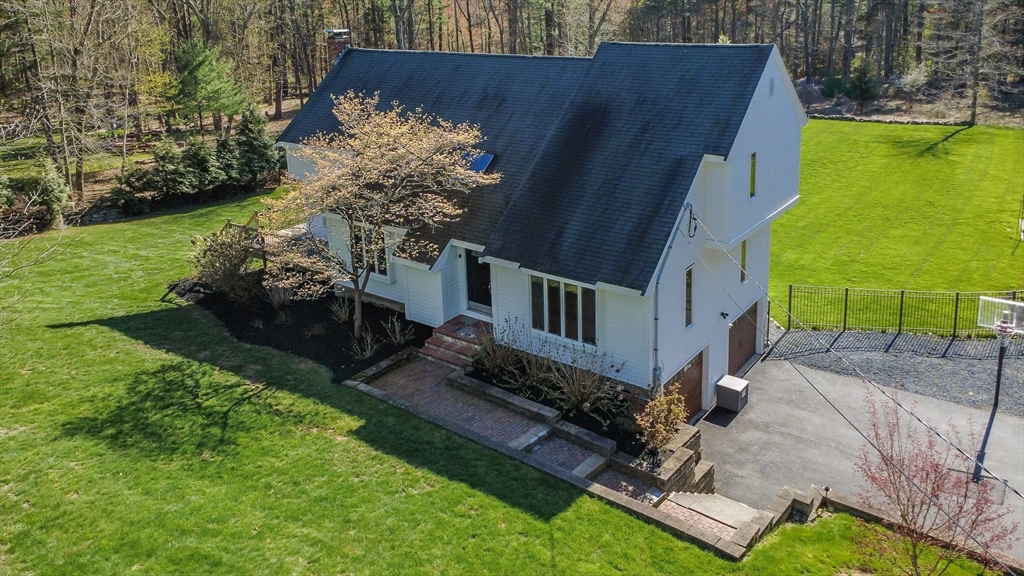 26 Bullard Lane, Millis, Massachusetts, 3 Bedrooms Bedrooms, 7 Rooms Rooms,2.5 BathroomsBathrooms,Residential,For Sale,Bullard Lane,73508783
