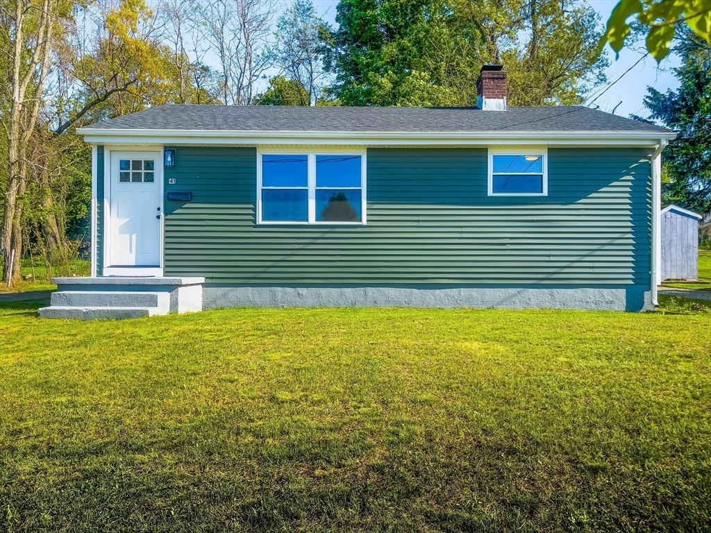 41 Loretta St, Springfield, Massachusetts, 2 Bedrooms Bedrooms, 5 Rooms Rooms,1 BathroomBathrooms,Residential,For Sale,Loretta St,73519553
