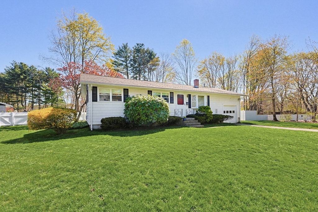 11 Regal St, Holliston, Massachusetts, 3 Bedrooms Bedrooms, 6 Rooms Rooms,1 BathroomBathrooms,Residential,For Sale,Regal St,73509278