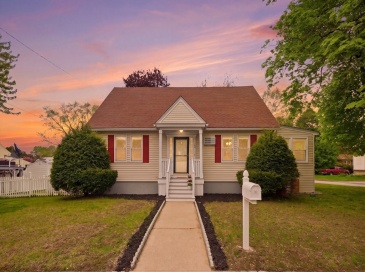 10 Gloucester St, Methuen, Massachusetts, 3 Bedrooms Bedrooms, 5 Rooms Rooms,1.5 BathroomsBathrooms,Residential,For Sale,Gloucester St,73517480 10 Gloucester St, Methuen, Massachusetts, 3 Bedrooms Bedrooms, 5 Rooms Rooms,1.5 BathroomsBathrooms,Residential,For Sale,Gloucester St,73517480