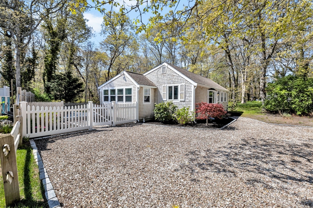8 Patricia Ln, Harwich, Massachusetts, 3 Bedrooms Bedrooms, 5 Rooms Rooms,1 BathroomBathrooms,Residential,For Sale,Patricia Ln,73522056