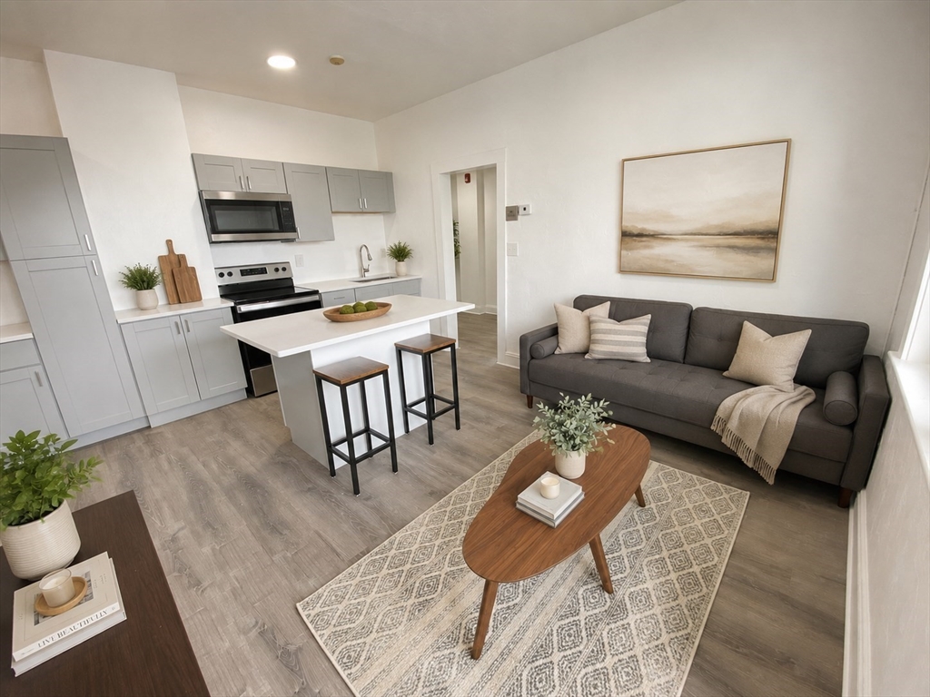 8 Kenwood, Boston, Massachusetts, 2 Bedrooms Bedrooms, 3 Rooms Rooms,1 BathroomBathrooms,Residential Lease,For Rent,Kenwood,73486434