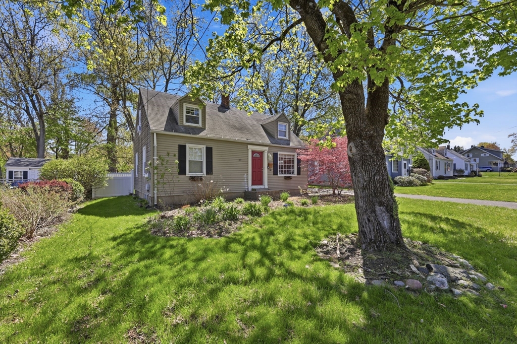 182 Ely Ave, West Springfield, Massachusetts, 4 Bedrooms Bedrooms, 6 Rooms Rooms,1.5 BathroomsBathrooms,Residential,For Sale,Ely Ave,73508757
