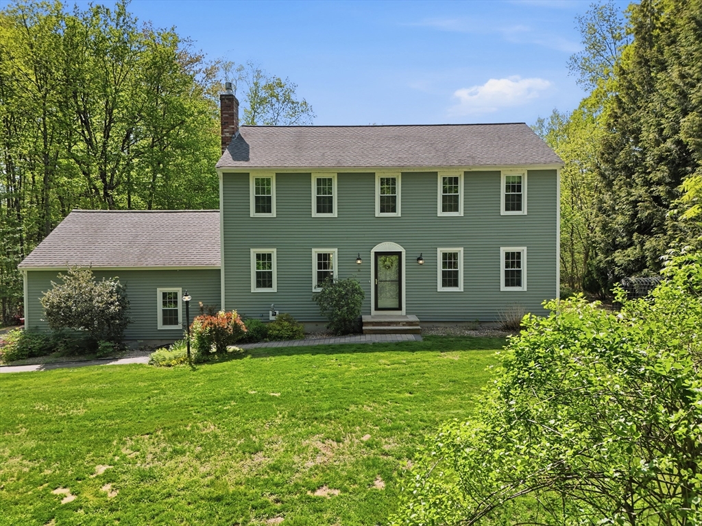 16 Parsonage Hill Rd, Haverhill, Massachusetts, 4 Bedrooms Bedrooms, 7 Rooms Rooms,2.5 BathroomsBathrooms,Residential,For Sale,Parsonage Hill Rd,73521845