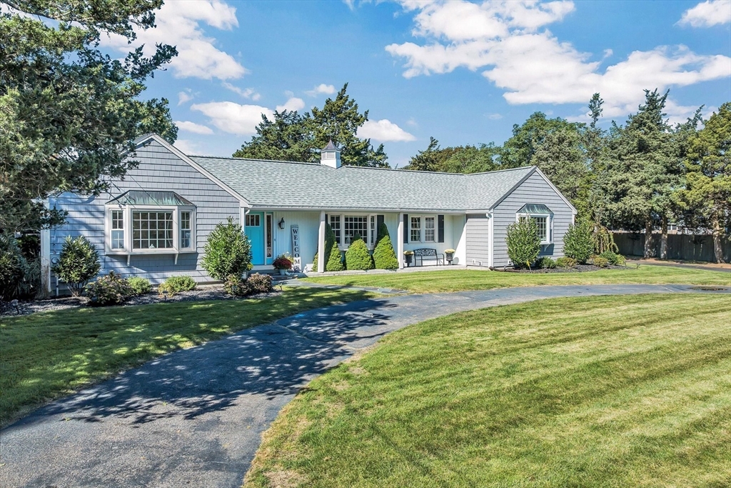 229 S Sea Ave, Yarmouth, Massachusetts, 3 Bedrooms Bedrooms, 10 Rooms Rooms,3 BathroomsBathrooms,Residential,For Sale,S Sea Ave,73506995