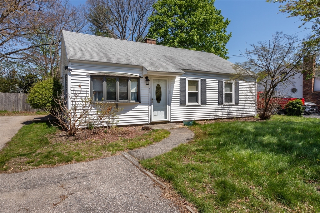 20 Rayburn Rd, Stoughton, Massachusetts, 3 Bedrooms Bedrooms, 5 Rooms Rooms,1 BathroomBathrooms,Residential,For Sale,Rayburn Rd,73514174