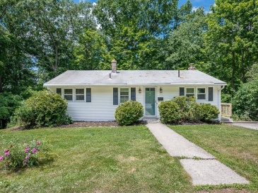 42 Iowa St, Worcester, Massachusetts, 3 Bedrooms Bedrooms, 6 Rooms Rooms,1.5 BathroomsBathrooms,Residential,For Sale,Iowa St,73538340