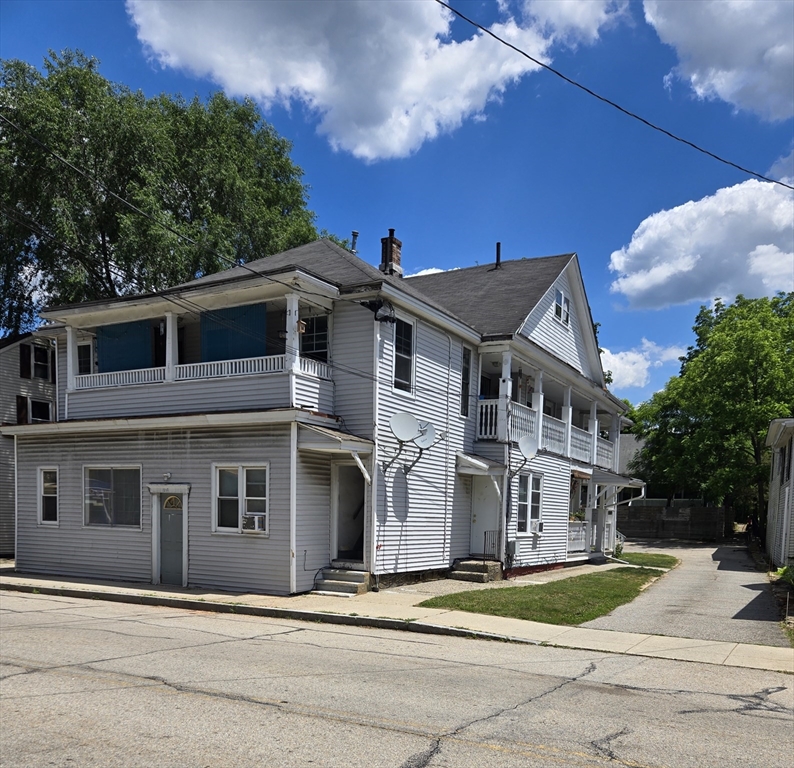 141 Elm Street, Southbridge, Massachusetts, 9 Bedrooms Bedrooms, 21 Rooms Rooms,5 BathroomsBathrooms,Residential Income,For Sale,Elm Street,73538358