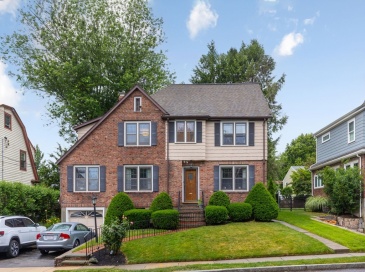 23 Richardson Rd, Belmont, Massachusetts, 4 Bedrooms Bedrooms, 11 Rooms Rooms,2.5 BathroomsBathrooms,Residential Lease,For Rent,Richardson Rd,73538375