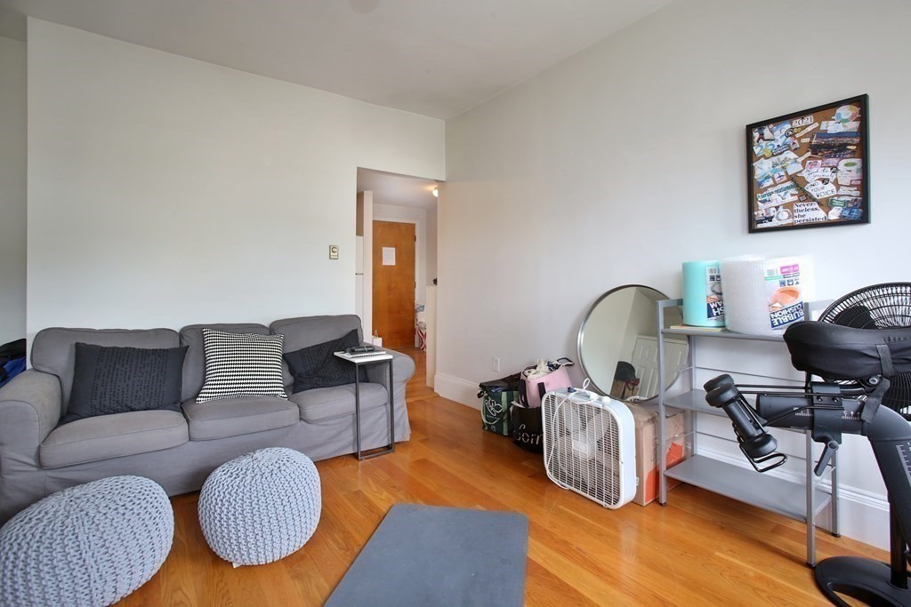 167 M St, Boston, Massachusetts, 1 Bedroom Bedrooms, 3 Rooms Rooms,1 BathroomBathrooms,Residential Lease,For Rent,M St,73538380