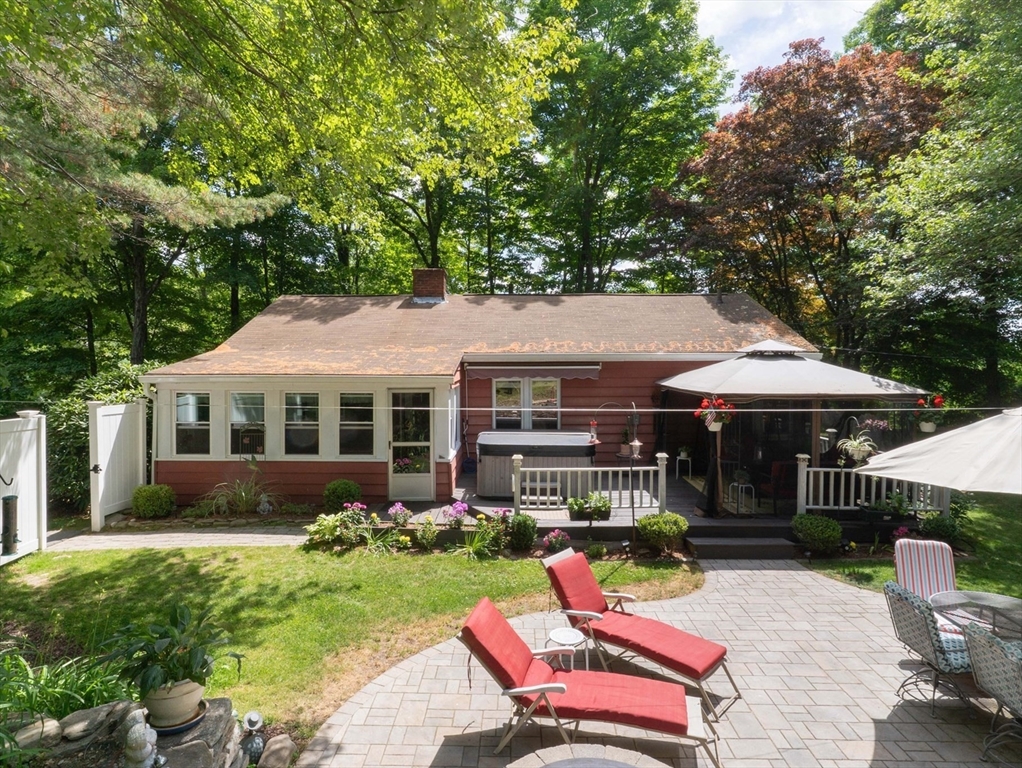 386 Pleasant St, Leicester, Massachusetts, 3 Bedrooms Bedrooms, 6 Rooms Rooms,1 BathroomBathrooms,Residential,For Sale,Pleasant St,73538381