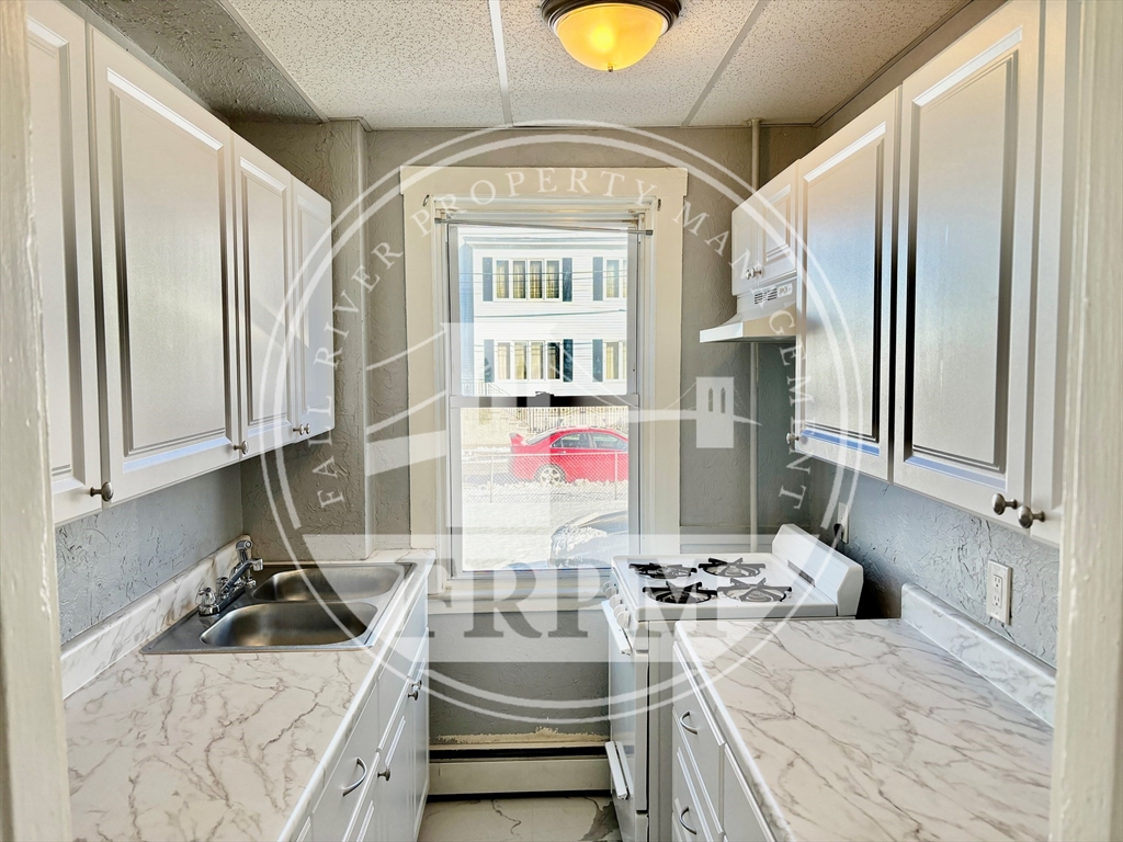 121-129 Fulton St., Fall River, Massachusetts, 1 Bedroom Bedrooms, 5 Rooms Rooms,1 BathroomBathrooms,Residential Lease,For Rent,Fulton St.,73538391