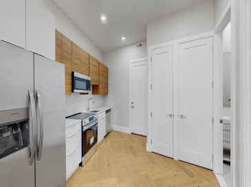 1 Jackson St, Newton, Massachusetts, 2 Bedrooms Bedrooms, 4 Rooms Rooms,1 BathroomBathrooms,Residential Lease,For Rent,Jackson St,73538443