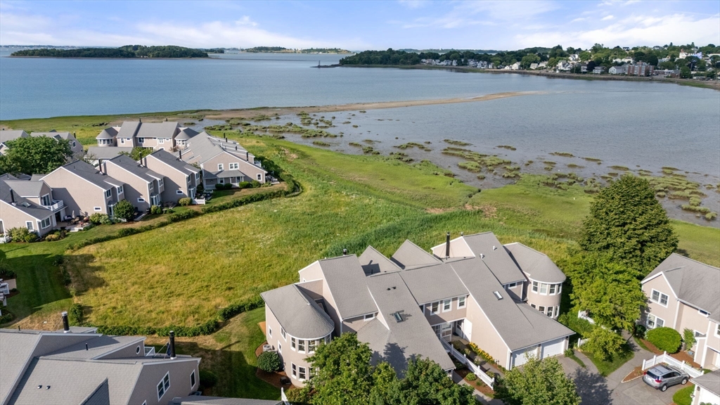 16 Schooner Ln, Quincy, Massachusetts, 2 Bedrooms Bedrooms, 6 Rooms Rooms,2.5 BathroomsBathrooms,Residential,For Sale,Schooner Ln,73538419